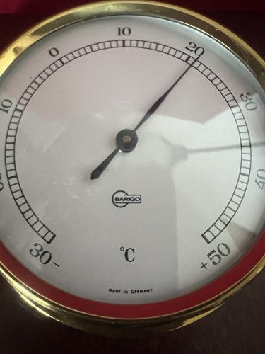🔴 Mechanisches Thermometer BARIGO mit Messing-Bullauge und Holzsockel 