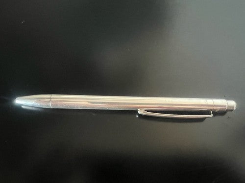 Delta Stylo-Plume Sphère Plaqué Argent Sainte Marguerite Bouton Snap Écrit