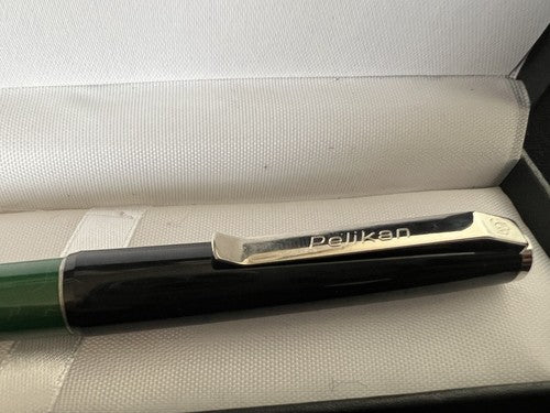 🔴 PELIKAN grün-schwarzer zweifarbiger Patronenfüller SCHREIBT Vintage 