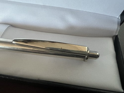 🔴 Kugelschreiber aus 925er Sterlingsilber, satiniert, glänzende Konturen, Druckknopf 21 