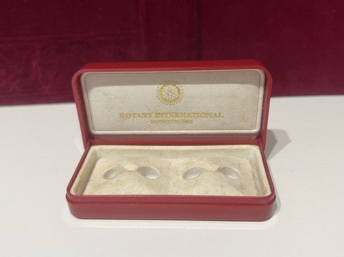 🔴 ROTARY CLUB scatola INTERNATIONAL rosso interno floccato, vintage L 8, P 4 cm