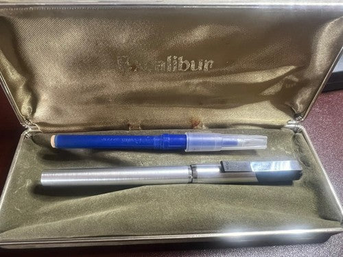 🔴 PENTEL Excalibur Chrom-Rollerball-Stift mit Federmäppchen 