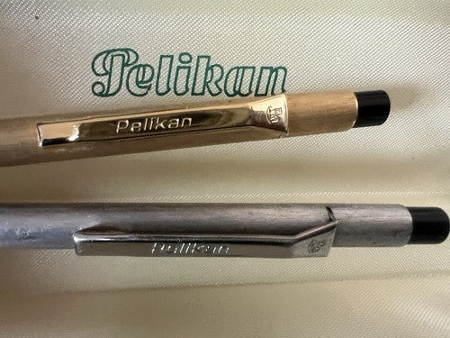 🔴 PELIKAN Kugelschreiber mit Druckknopf, gold- und chromfarbenes Metall, Vintage, 2 Stück 