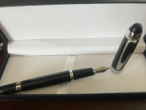 Hugo Boss Stylo-Plume Stylo à Plume Laque Noire A Cartouche Profils Chrome Non