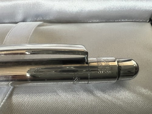 Delta Stylo-Plume Sphère Plaqué Argent Sainte Marguerite Bouton Snap Écrit