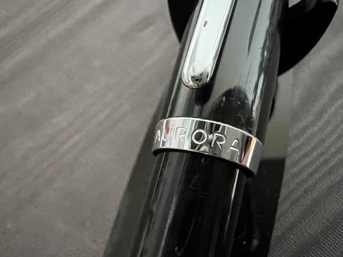 Aurora Stylo-Plume Sphère Style Noire Brillant Avec Profils Chrome Écrit 