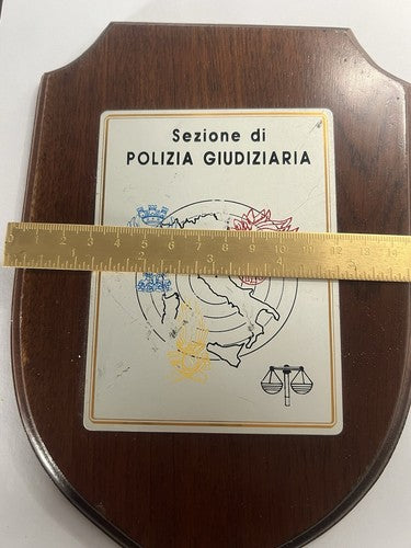 Wappen der Polizei und Justiz, Schild aus poliertem Holz und Metall, Höhe 23 
