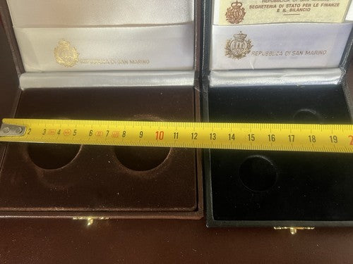 🔴 Scatole SAN MARINO monete medaglie 2 posti astucci custodie nere 4 PEZZI