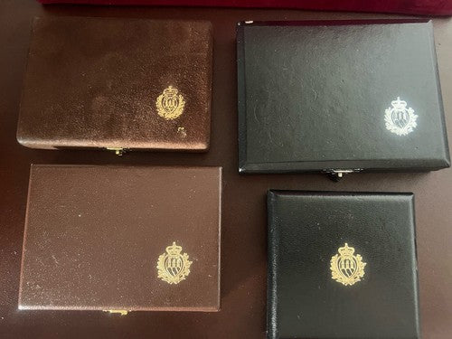 🔴 Scatole SAN MARINO monete medaglie 2 posti astucci custodie nere 4 PEZZI