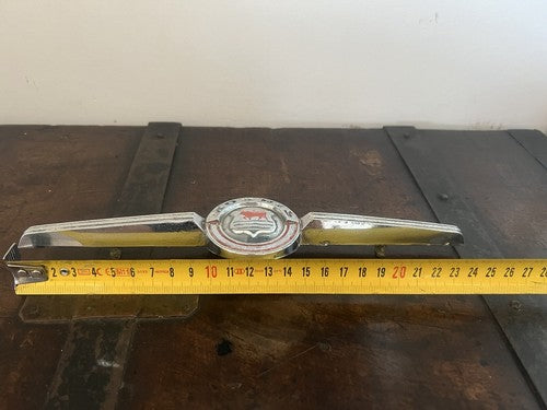 Red MORRIS Car Emblem Badge Logo Metal Plate L 25 E