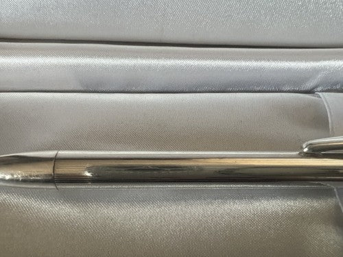 Delta Stylo-Plume Sphère Plaqué Argent Sainte Marguerite Bouton Snap Écrit