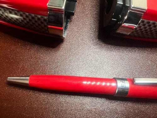 🔴 FERRARI penna sfera rossa con logo cavallino rampante scrive con astuccio