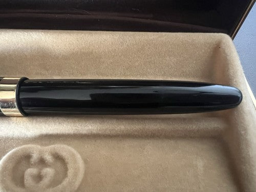 🔴 GUCCI black resin cartridge fountain pen, M nib, case, warranty 
