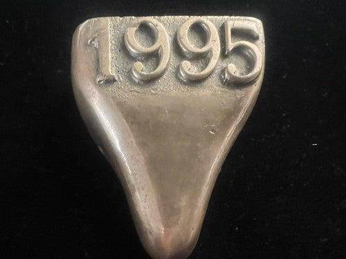 🔴 Fermacarte 1995 OTTONE MASSICCIO tridimensionale sella da scrivania vintage