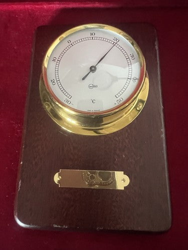 🔴 Mechanisches Thermometer BARIGO mit Messing-Bullauge und Holzsockel 