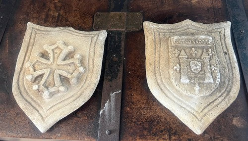 🔴 Vintage-Qualität: Gipskreuzschilde mit Kreuzmotiven für Villen und Bauernhäuser 
