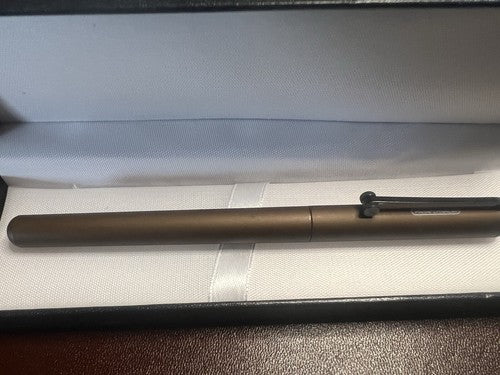 🔴 PARAFERNALIA brown lacquer fountain pen with Iridium M nib cartridge 