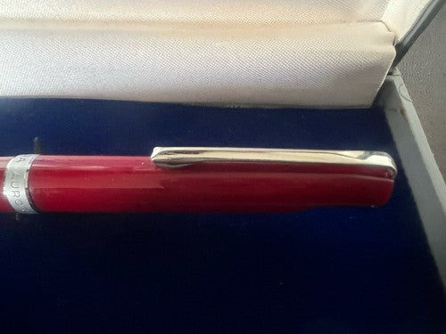 🔴 Der AURORA RED Kugelschreiber mit Einzugsmechanismus schreibt in einem Vintage-Etui 