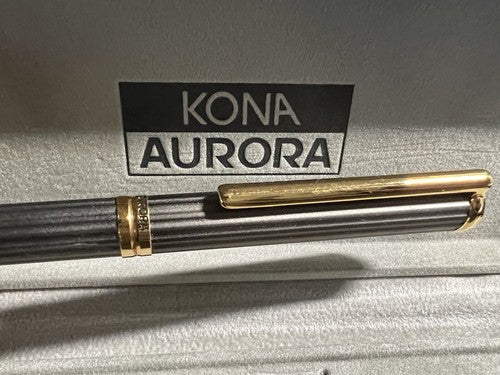 🔴 AURORA penna sfera KONA TITANIO profili laminati oro garanzia MAI USATA