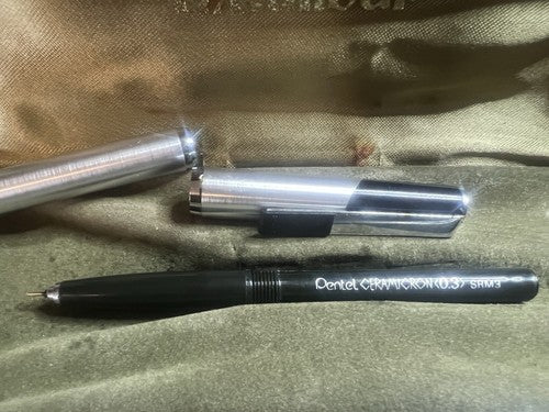 🔴 PENTEL Excalibur Chrom-Rollerball-Stift mit Federmäppchen 