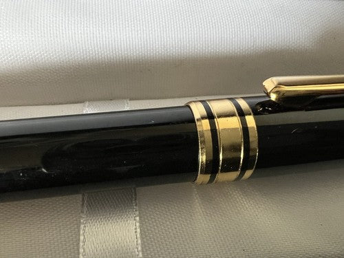 🔴 Fountain pen black lacquer Iridium Point Germany nib and cartridge 