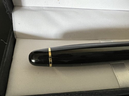 🔴 Fountain pen black lacquer Iridium Point Germany nib and cartridge 