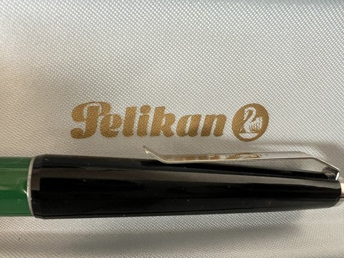 🔴 PELIKAN grün-schwarzer zweifarbiger Patronenfüller SCHREIBT Vintage 