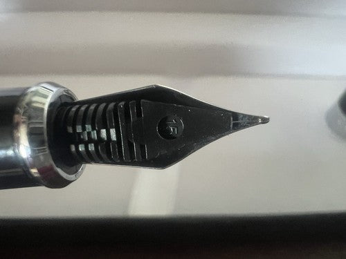 Hugo Boss Pen Fountain Pen Lacquer Black Cartridge A Trim Chrome Never Used