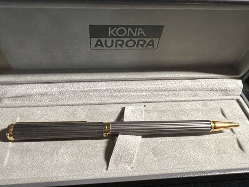 🔴 AURORA penna sfera KONA TITANIO profili laminati oro garanzia MAI USATA