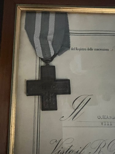 🔴 CROCE bronzo al merito guerra e Attestato con timbri quadro ORIGINALE 1959