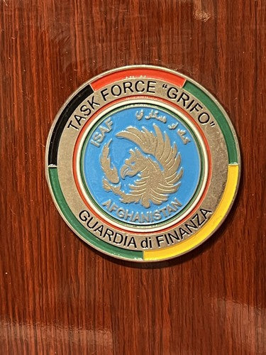 🔴 Wappen GUARDIA FINANZA, Schild aus Metall und poliertem Holz, 3-teilig, Höhe 15 cm 