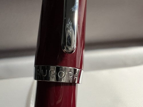 Aurora Stylo-Plume Sphère Bordeaux Style Avec Chrome Écrit Parfaitement 