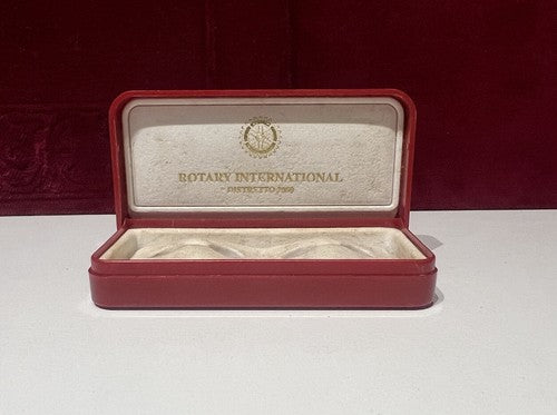 🔴 ROTARY CLUB scatola INTERNATIONAL rosso interno floccato, vintage L 8, P 4 cm