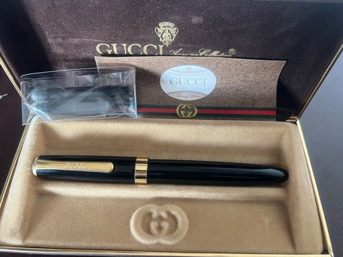 🔴 GUCCI black resin cartridge fountain pen, M nib, case, warranty 