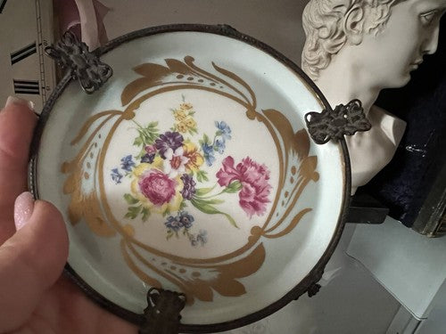Limoges Cendrier Porcelaine Fleurs Peinte à la Main Profils Bronze Vintage 