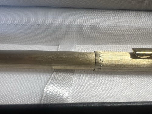 🔴 KARNAK 50 Kugelschreiber in Satin-Gold mit glänzenden Kanten, schreibt im Vintage-Stil 