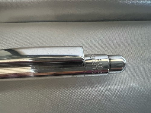 Delta Stylo-Plume Sphère Plaqué Argent Sainte Marguerite Bouton Snap Écrit