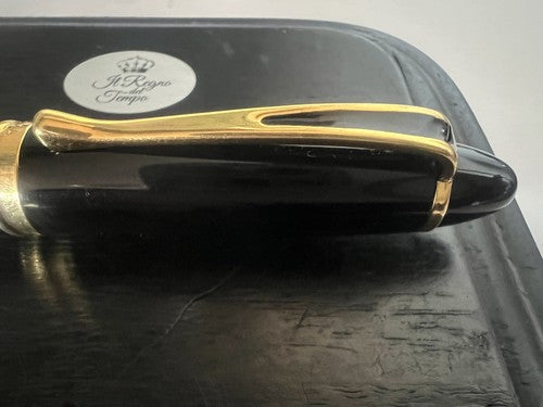 🔴 AURORA Ipsilon Rollerball-Stift, komplett schwarz-golden, schreibt wie ein Rollerball 