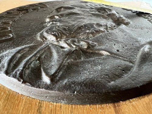 🔴 Große Bronzemedaille mit dem Wappen der Garibaldi auf originalem Holzschild: ICH GEHORCHE