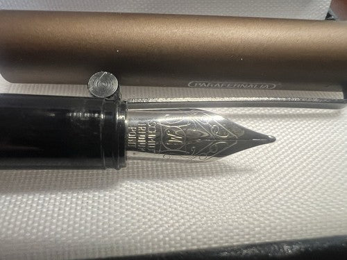 Tout L’Attirail Stylo-Plume Stylo à Plume Laque Marron à Cartouche Iridium M