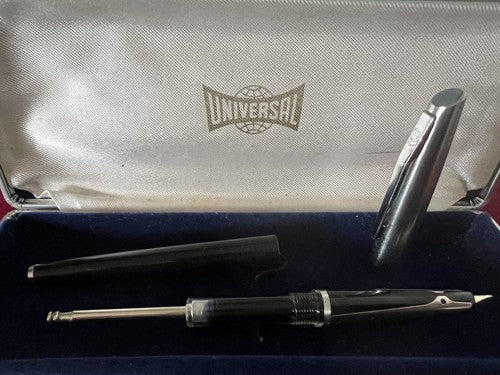Universal Stylo-Plume Stylo à Plume Or A Piston, geschrieben im 50. Jahr des Jahres 
