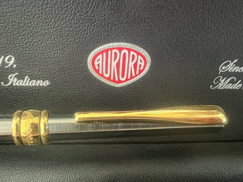 🔴 AURORA Magellan Kugelschreiber, gunmetal-goldene Form, schreibt im D-Gehäuse 
