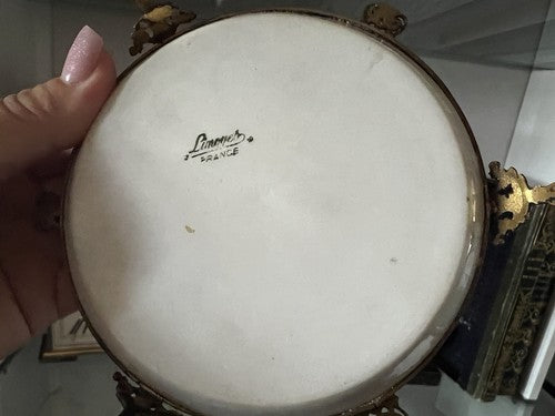 Limoges Cendrier Porcelaine Fleurs Peinte à la Main Profils Bronze Vintage 