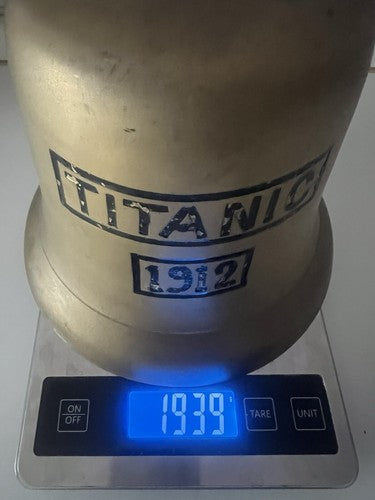Titanic-Boot aus Messing von Red Bell, Baujahr 1912, realistische Größe (L 19 cm, H 22 cm), Gewicht: 1,9 kg 