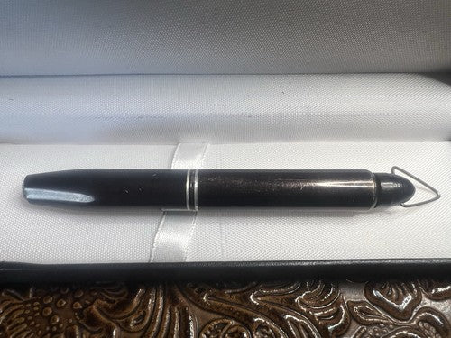 Racler Kugelschreibergummi für Radiergummi, Bleistift in Haarspray mit Vintage-Kleiderhaken aus den 1950er Jahren 