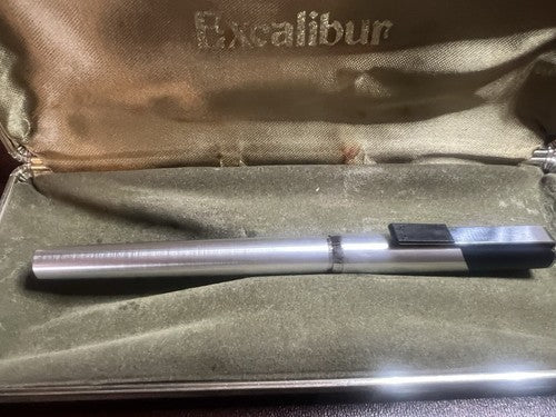 🔴 PENTEL Excalibur Chrom-Rollerball-Stift mit Federmäppchen 