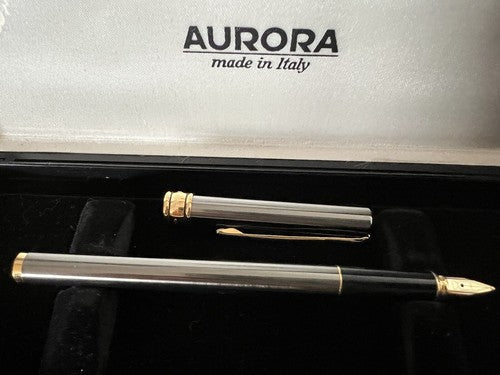 🔴 AURORA Magellan Füllfederhalter, Gunmetal-Lackierung, Goldverzierungen L 