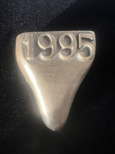 🔴 1995 SOLID BRASS three-dimensional vintage desk saddle paperweight 