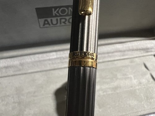 🔴 AURORA penna sfera KONA TITANIO profili laminati oro garanzia MAI USATA