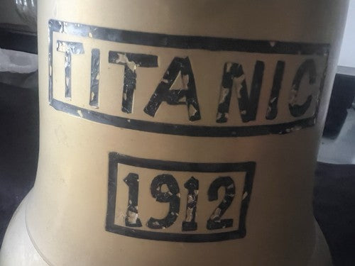 Titanic-Boot aus Messing von Red Bell, Baujahr 1912, realistische Größe (L 19 cm, H 22 cm), Gewicht: 1,9 kg 